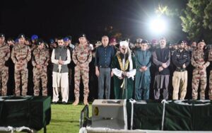 تربت: وزیر داخلہ محسن نقوی کی شہید کیپٹن وقار اور جوانوں کی نماز جنازہ میں شرکت