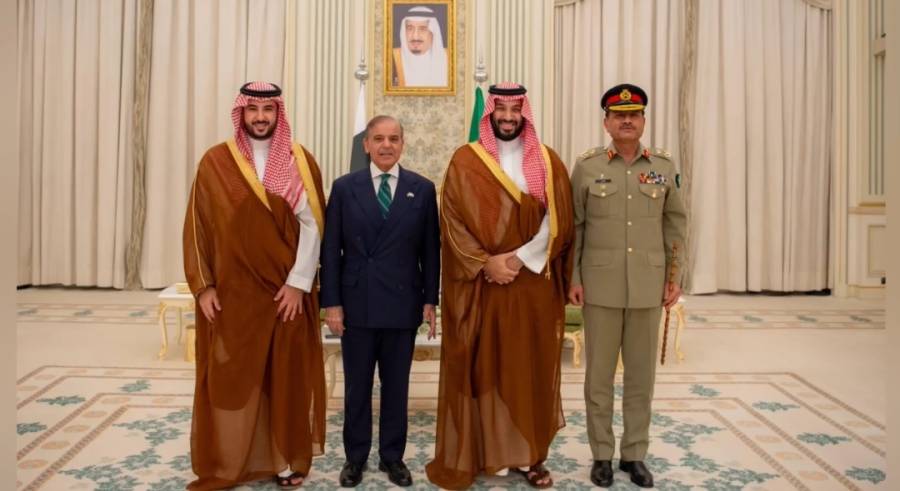 پاکستان اور سعودی عرب کا معاہدہ بظاہر ماضی کے دفاعی معاہدوں کی ہی توسیع دکھائی دیتا ہے، تجزیہ کار فاران جعفری