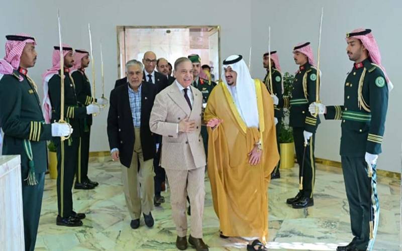 وزیراعظم شہباز شریف کا سعودی عرب کا دورہ مکمل کر کے لندن روانہ