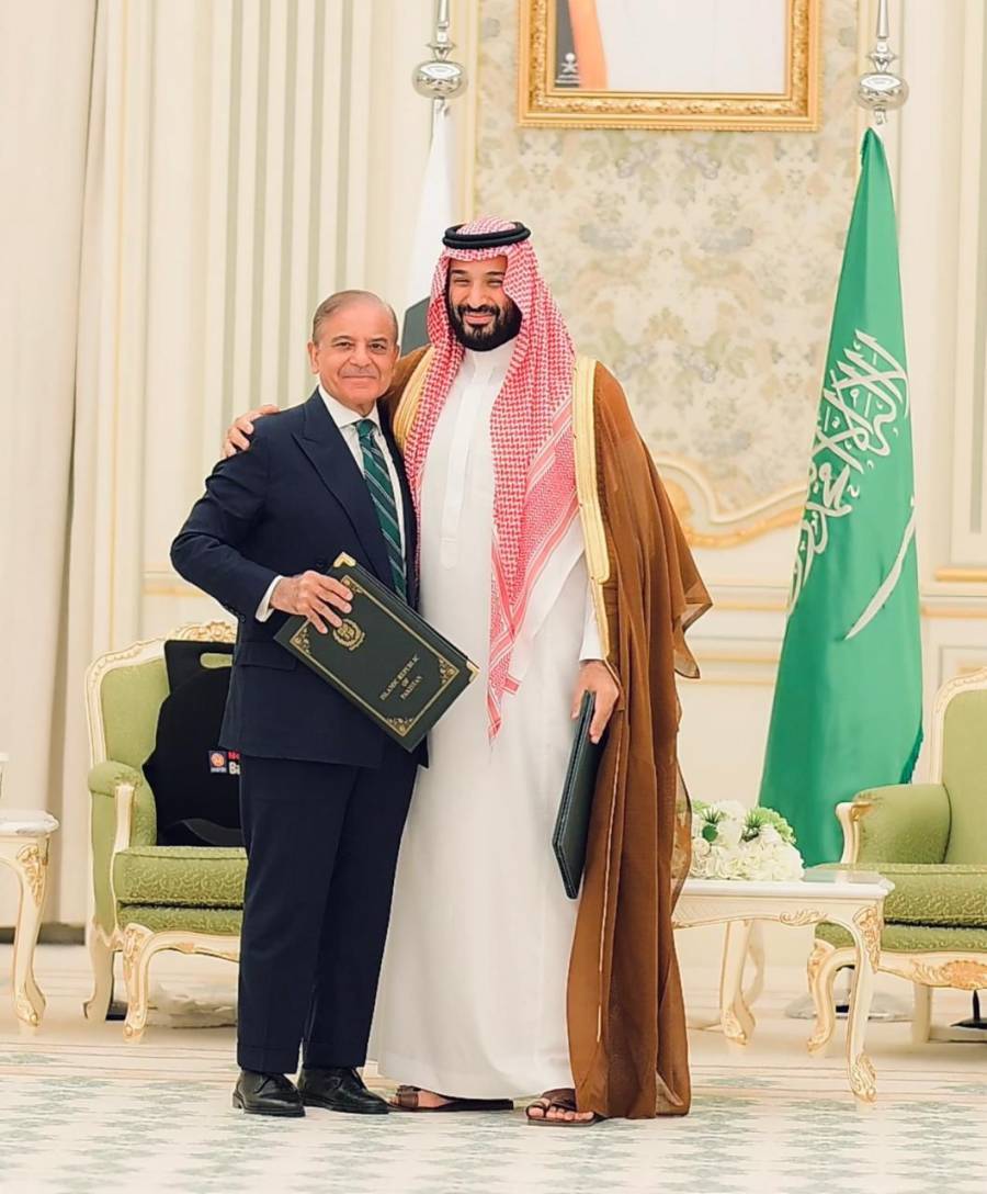 پاکستان اور سعودیہ کا دفاعی معاہدہ، عالمی میڈیا نے پیشرفت کو خطے کے لیے اہم قرار دے دیا