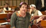 اسلام آباد پولیس نے ایمان مزاری کی گرفتاری کے لیے رات ایک بجے میرے گھر کا محاصرہ کیا: شیریں مزاری