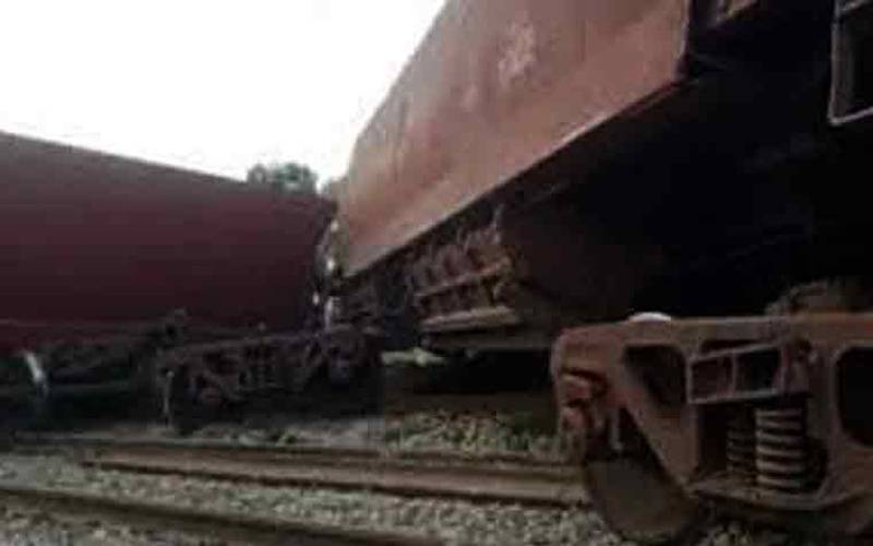 میٹنگ اور بولاری کے درمیان مال گاڑیاں حادثے کا شکار
