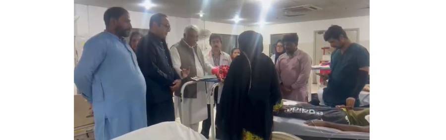 صوبائی وزیر صحت خواجہ سلمان رفیق کی میو ہسپتال لاہور آمد، اسٹیج اداکار لکی ڈیئر کی عیادت کی