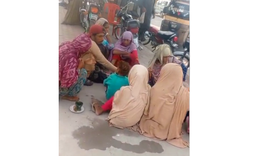 حسن ابدال لاری اڈے پر گدا گروں کا اجلاس، راولپنڈی اسلام آباد کے گداگروں نے بھیک مانگنے کے علاقوں اور ایام کا تعین کرلیا، خلاف ورزی پر جرمانوں کا فیصلہ