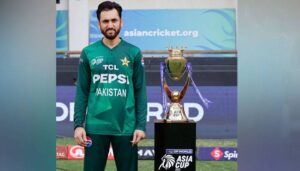 میچ سے پہلے میچ شروع ہو گیا، بھارتی کپتان ٹرافی شوٹ کیلئے نہیں آئے، سلمان آغا نے اکیلے ہی ٹرافی کے ساتھ تصویر بنائی