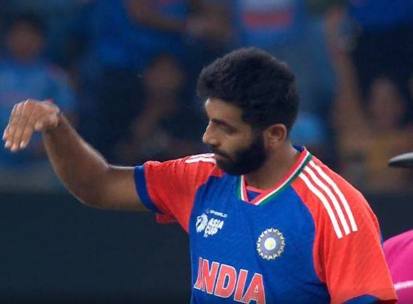 ایشیاءکپ فائنل: جسپریت بمرا کو حارث رؤف کی وکٹ لینے کے بعد جشن منانا مہنگا پڑ گیا