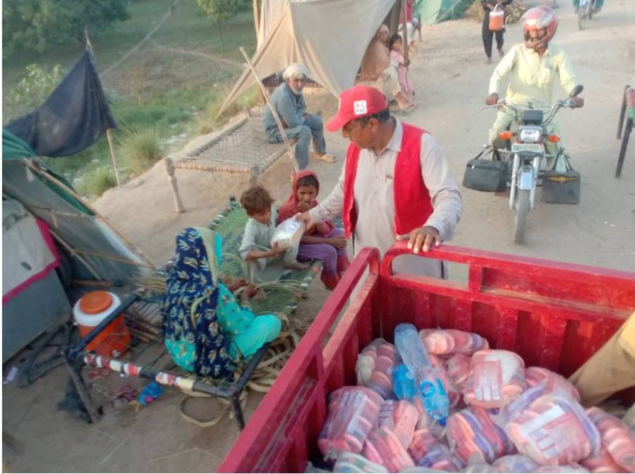 جھنگ کے سیلاب سے متاثرہ دیہاتوں میں ہلال احمر کی امدادی سرگرمیاں جاری