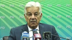جنرل (ر) فیض حمید نے کالعدم ٹی ٹی پی کے سربراہ نور ولی محسود کو بلٹ پروف گاڑی تحفے میں دی، خواجہ آصف