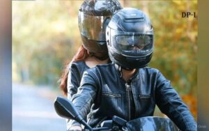 سموگ کا راج! بائیک پر سفر کرنیوالوں کیلئے ماسک کا استعمال لازمی قرار