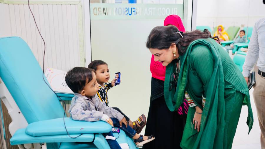 وزیراعلیٰ ٹاسک فورس برائے پرائس کنٹرول پنجاب کی چیئرپرسن سلمیٰ بٹ کا سندس فاؤنڈیشن لاہور کا دورہ