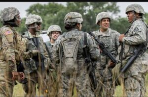 امریکی ارب پتی نے اکیلے ہی فوج کی تنخواہیں ادا کردیں