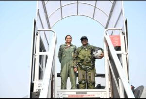 مئی تنازعے کے تقریباً ساڑھے 5 مہینے بعد رافیل پائلٹ شیوانگی سنگھ منظر عام پر آگئیں۔