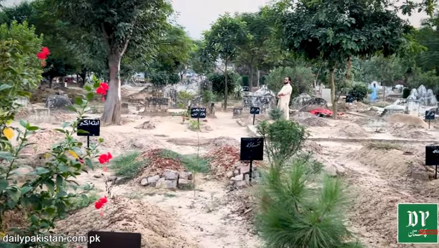 ویڈیو: پاکستان کا ایسا قبرستان جسے دور دراز سے لگ صرف دیکھنے آتے ہیں، جانیے اس منفرد قبرستان کی کہانی
