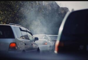 پنجاب میں دھواں چھوڑنے والی گاڑیوں کو مرحلہ وار ختم کرنے کا فیصلہ