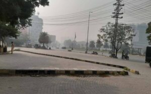 پنجاب میں سموگ کی شدت میں اضافہ، سکولوں کے اوقات کار تبدیل، خلاف ورزی پر جرمانوں کا فیصلہ