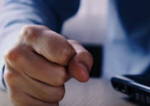 ہو کیا رہا ہے ۔۔؟کہیں خوشی کہیں غم، ایک اور دھمکی ، انسانی بحران بڑھتا جا رہا ہے، جیلیں تفریحی کیمپ نہیں ، چہروں سے مسکراہٹیں مٹا دی گئی ہیں