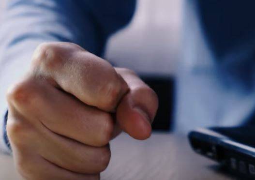 ہو کیا رہا ہے ۔۔؟کہیں خوشی کہیں غم، ایک اور دھمکی ، انسانی بحران بڑھتا جا رہا ہے، جیلیں تفریحی کیمپ نہیں ، چہروں سے مسکراہٹیں مٹا دی گئی ہیں