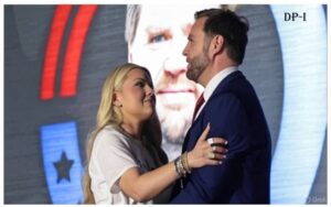 گلے ملنے کی ویڈیو وائرل: امریکی نائب صدر اور ایریکا کرک کی شادی کی خبریں گردش کرنے لگیں