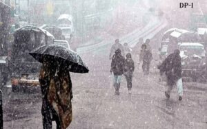 ژالہ باری سے سردی کی شدت بڑھ گئی، مختلف مقامات پر مزید بارش کا امکان