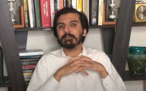 سینئر صحافی عمار مسعود نے اسد طور کے خاتون صحافی فرزانہ علی اور ڈی جی آئی ایس پی آر کے درمیان سخت مکالمے کے دعوے کی تردید کر دی