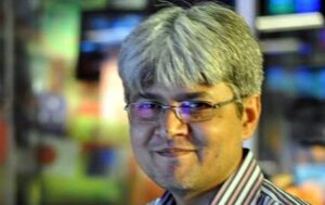 بھولے لوگ سمجھتے ہیں کہ پارلیمان کی عمارت سجانے اور انتخابی فہرستیں چھاپنے سے جمہوریت آجاتی ہے، صحافی مبشر علی زیدی