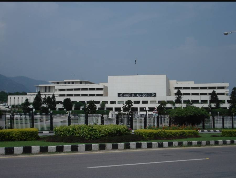 27 ویں ترمیم سینیٹ سے منظور کرانے کی حکمت عملی فائنل، اتحادی جماعتوں سے ساتھ دینے کا وعدہ لے لیا گیا