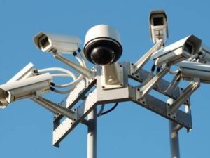 شہر قائد کی تاریخ کا سب سے بڑا ایک لاکھ روپے کا ای چالان، لائسنس معطل