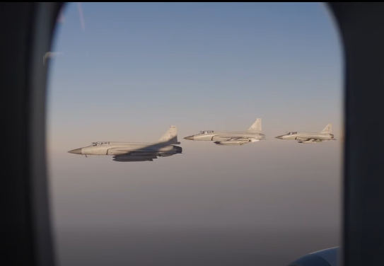 اردن کے بادشاہ شاہ عبداللہ دوم کا دورہ پاکستان، فضائی حدود میں داخلے پر پاک فضائیہ کے جنگی جہازوں کی جانب سے پرتپاک استقبال، سلامی دی