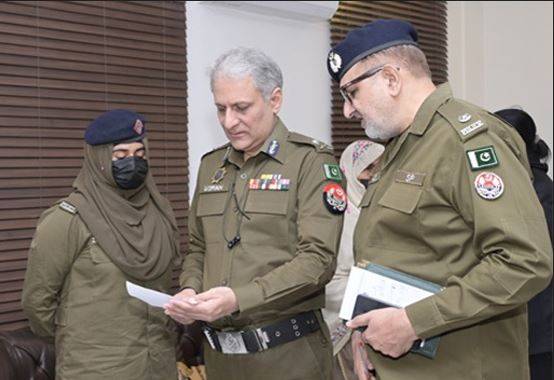 آئی جی پنجاب سے پولیس ملازمین اور ان کے اہلخانہ کی ملاقات، فوری ریلیف کے احکامات جاری