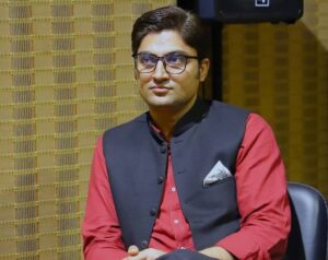 اقبال سنگھیڑا کو ایک معروف یوٹیوبر کے ساتھ والی بیرک میں رکھا گیا تھا، اجمل جامی کا دعویٰ