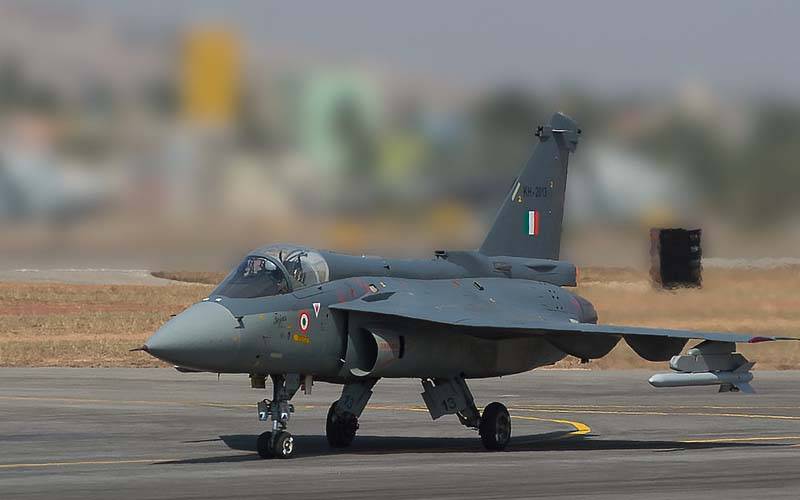 دبئی ایئر شو میں بھارت کو شرمندگی کا سامنا، بھارتی جنگی طیارے تیجس کا ایئر شو کے دوران تیل لیک ہو گیا