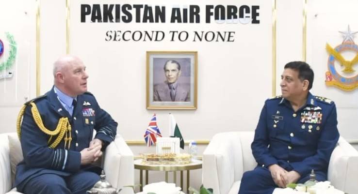 پاکستان ایئر فورس کے دستے کی دبئی ایئر شو 2025 میں شرکت اور شاندار پرفارمنس، ائیر چیف مارشل ظہیر احمد بابر سدھو کی اعلیٰ سطحی ملاقاتیں