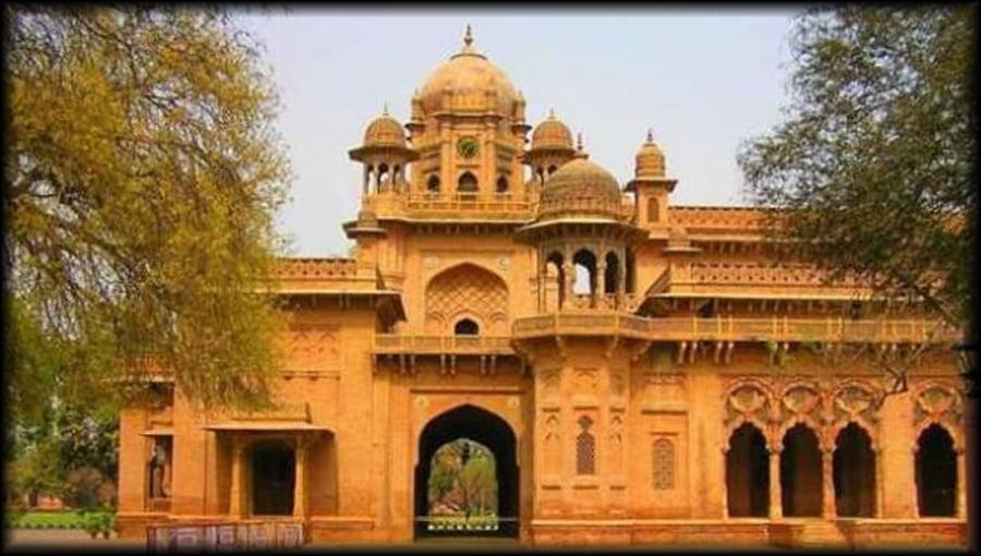 ایچی سن کالج کے پرنسپل ڈاکٹر تراب حسین نے استعفیٰ دے دیا