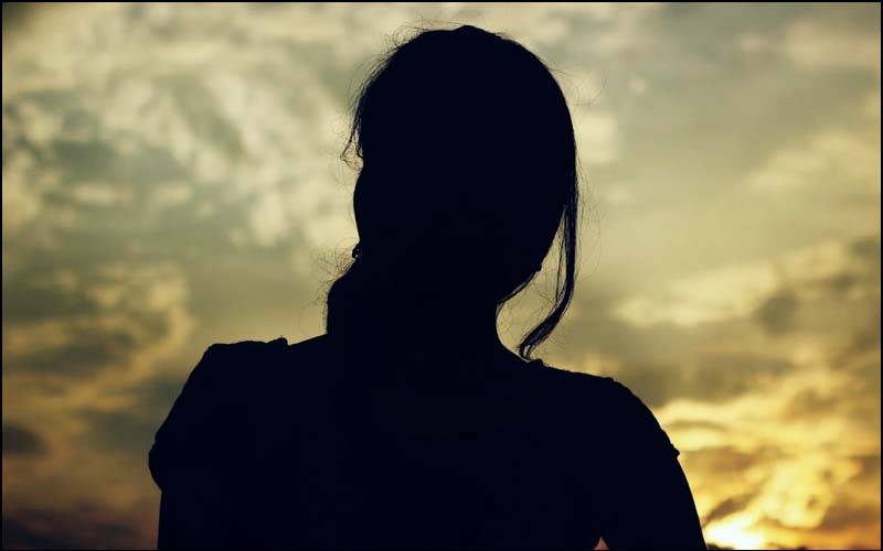 سانگھڑ میں سفاک بیٹے نے ماں کو قتل کر کے لاش بستر میں چھپا دی