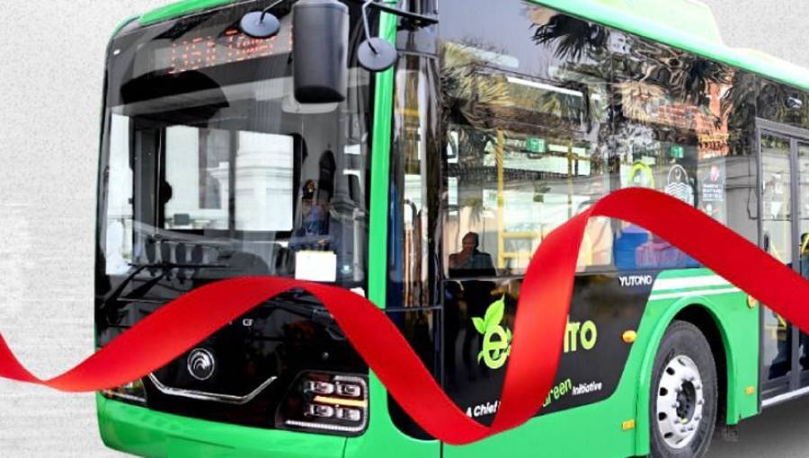 فیصل آباد ایئرپورٹ کے قریب الیکٹرک بس میں خاتون کے ہاں بچی کی پیدائش