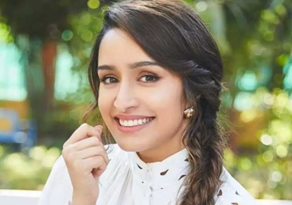 اداکارہ شردھا کپور کے بھائی کو ممبئی پولیس نے 252 کروڑ روپے کے مبینہ منشیات کیس میں طلب کر لیا