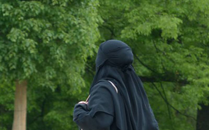 آسٹریلوی پارلیمنٹ نے انتہاپسند خاتون سیاستدان کو برقعہ پہن کر ایوان میں آنے پر معطل کر دیا