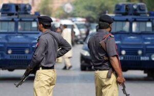 پشاور میں خودکش دھماکے کے بعد سیکیورٹی ہائی الرٹ، شاہراہوں پر ناکہ بندیوں کا دورانیہ بڑھا دیا گیا