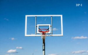 پریکٹس کے دوران باسکٹ بال پول گرنے سے کھلاڑی ہلاک، ویڈیو وائرل