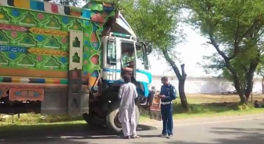 پنجاب میں ٹریفک قوانین کی خلاف ورزی پر بڑے پیمانے پر کارروائیاں