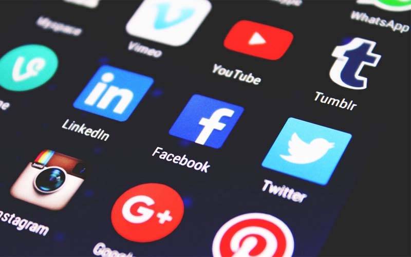 سوشل میڈیا پوسٹس پر کمنٹ کرنے کے باعث دو پڑوسیوں میں جھگڑا