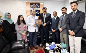 پاکستانی وفد کی ڈھاکہ یونیورسٹی کے وائس چانسلر سے ملاقات، مشترکہ ورکشاپس اور کانفرنسز کے انعقاد پر اتفاق