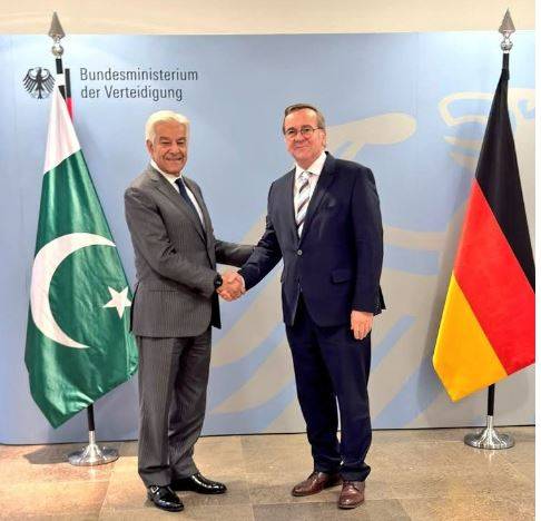 وفاقی وزیر دفاع خواجہ آصف کا جرمنی کا اہم دورہ، دوطرفہ تعلقات مضبوط بنانے پر اتفاق