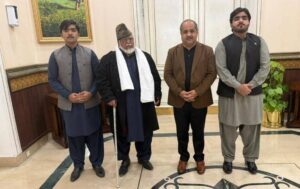 عبدالرزاق جامی کی بیٹوں کے ہمراہ پرنسپل سیکرٹری اور ایڈوائزر ٹو پرائم منسٹر ڈاکٹر سید توقیر شاہ سے ملاقات