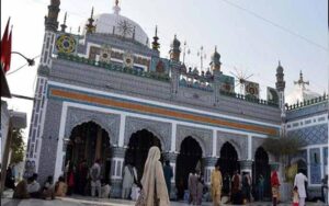 درگاہ شاہ عبدالطیف بھٹائی پر چورگیٹ توڑ کر چاندی لے اڑے