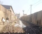 پاکستان کی سب سے بڑی سکریپ مارکیٹ "شیر شاہ کباڑی بازار" کا داخلی راستہ سیوریج کے پانی سے بھر گیا