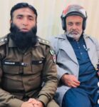 سیالکوٹ: تمام تر کوششوں کے باوجود ٹریفک پولیس وائرل چاچا کے سائز کا ہیلمٹ نہ مہیا کر سکی،DSP مبشر قادر کا ہیلمٹ کے لیے خصوصی ٹیم لاہور روانہ کرنے کا اعلان