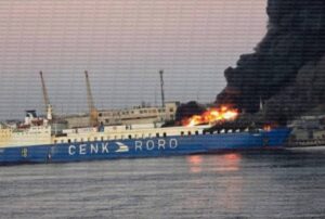 ترک بحری جہاز روسی میزائل کا نشانہ بن گیا، آگ بھڑک اٹھی