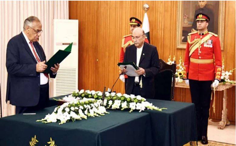 ظفر حجازی نے وفاقی ٹیکس محتسب کا حلف اٹھا لیا