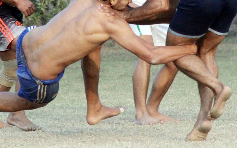 پاکستانی کبڈی کھلاڑی بھارتی ٹیم کا جھنڈا اٹھاکر میدان میں اترگیا، فیڈریشن کا سخت ایکشن کا اعلان